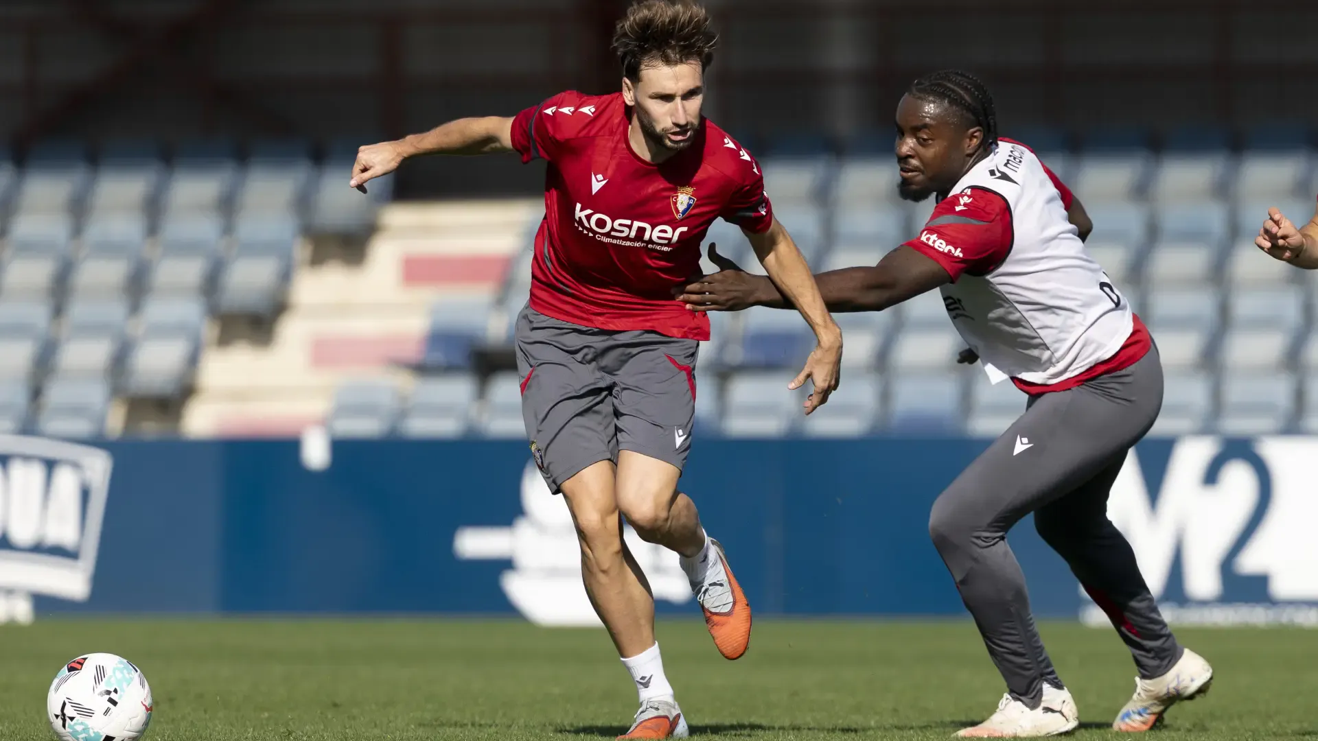 锋线核心归队！奥萨苏纳完成本周第二堂集训，全力冲刺马竞之战